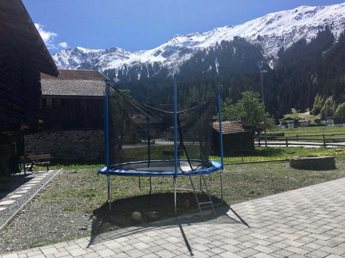 Ferienwohnung Uf Z'Enisch Klosters Esterno foto