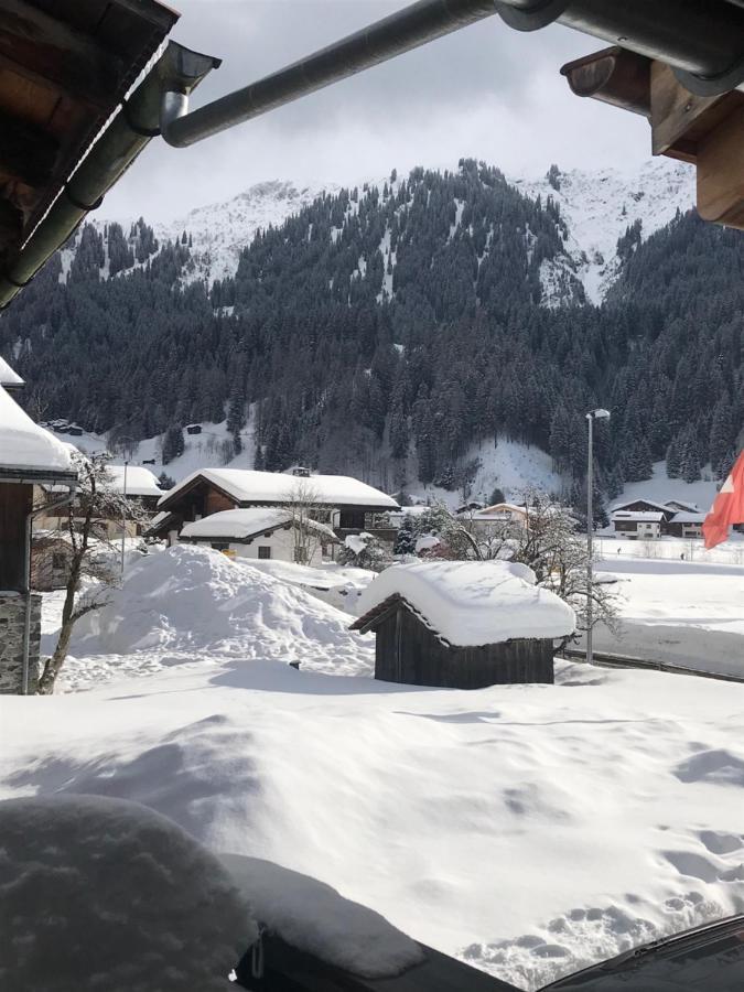 Ferienwohnung Uf Z'Enisch Klosters Esterno foto