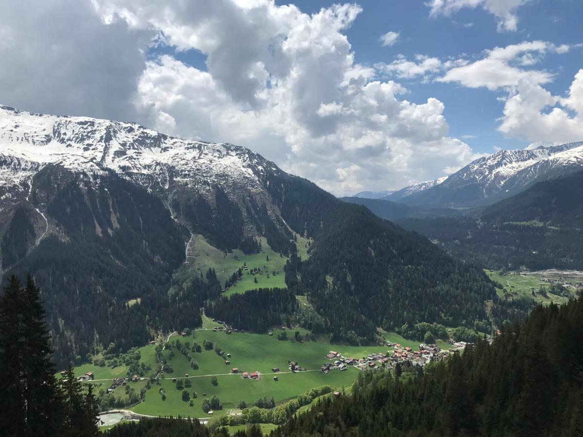 Ferienwohnung Uf Z'Enisch Klosters Esterno foto