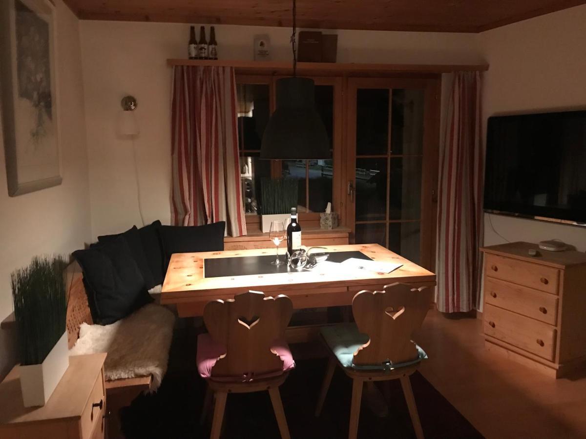 Ferienwohnung Uf Z'Enisch Klosters Esterno foto