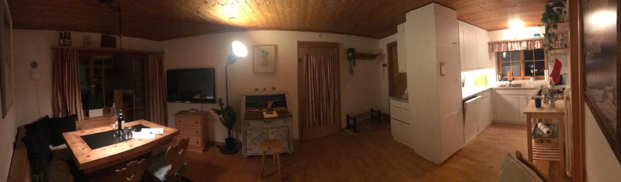 Ferienwohnung Uf Z'Enisch Klosters Esterno foto