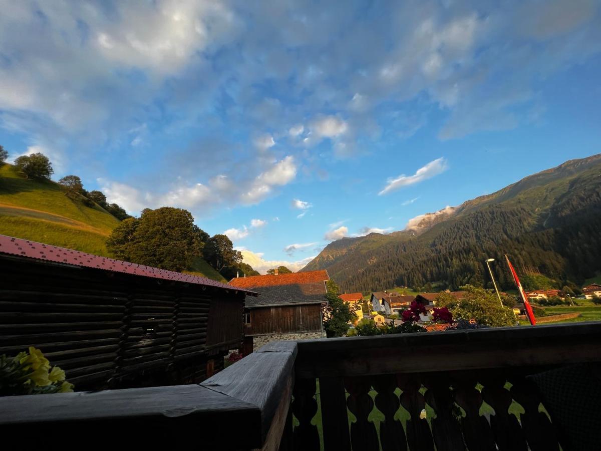 Ferienwohnung Uf Z'Enisch Klosters Esterno foto