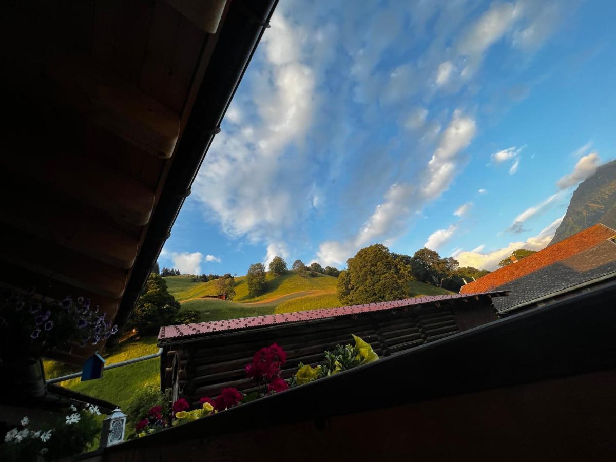Ferienwohnung Uf Z'Enisch Klosters Esterno foto